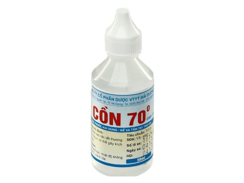 Cách tẩy keo băng dính trên tủ lạnh bằng cồn