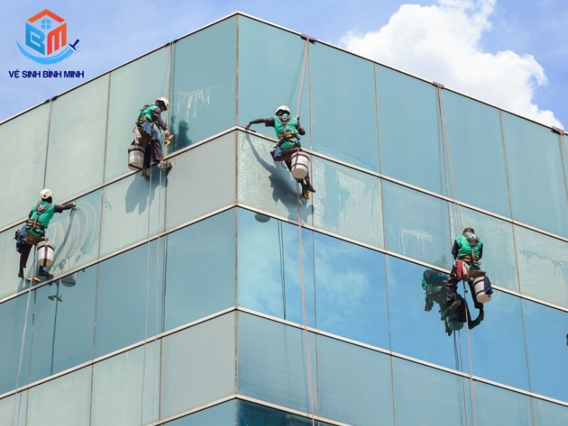 Quy trình dịch vụ lau kính tòa nhà của Bình Minh